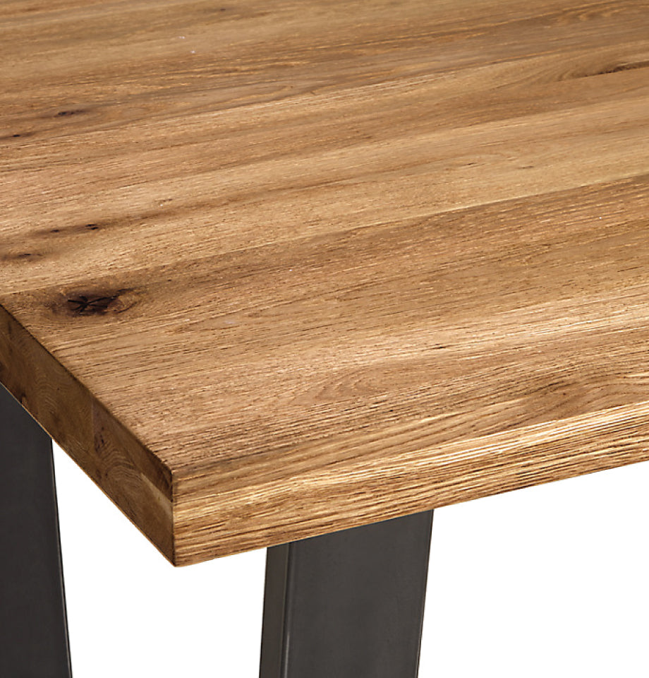 Calia Oak Dining Table 1600 (Extendable) - Oak - Corner Close Up - Furnish