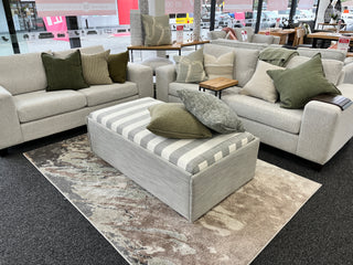 Boston 3+2.5 - Belinda Frost