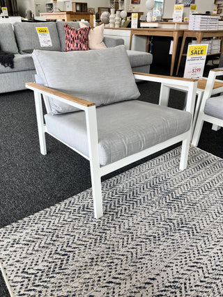 Copenhagen Outdoor Lounge Chair in White Aluminium and Light Grey Outdoor Specific fabric